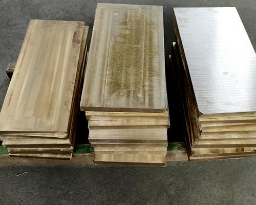 青銅板的主要功能是什么？